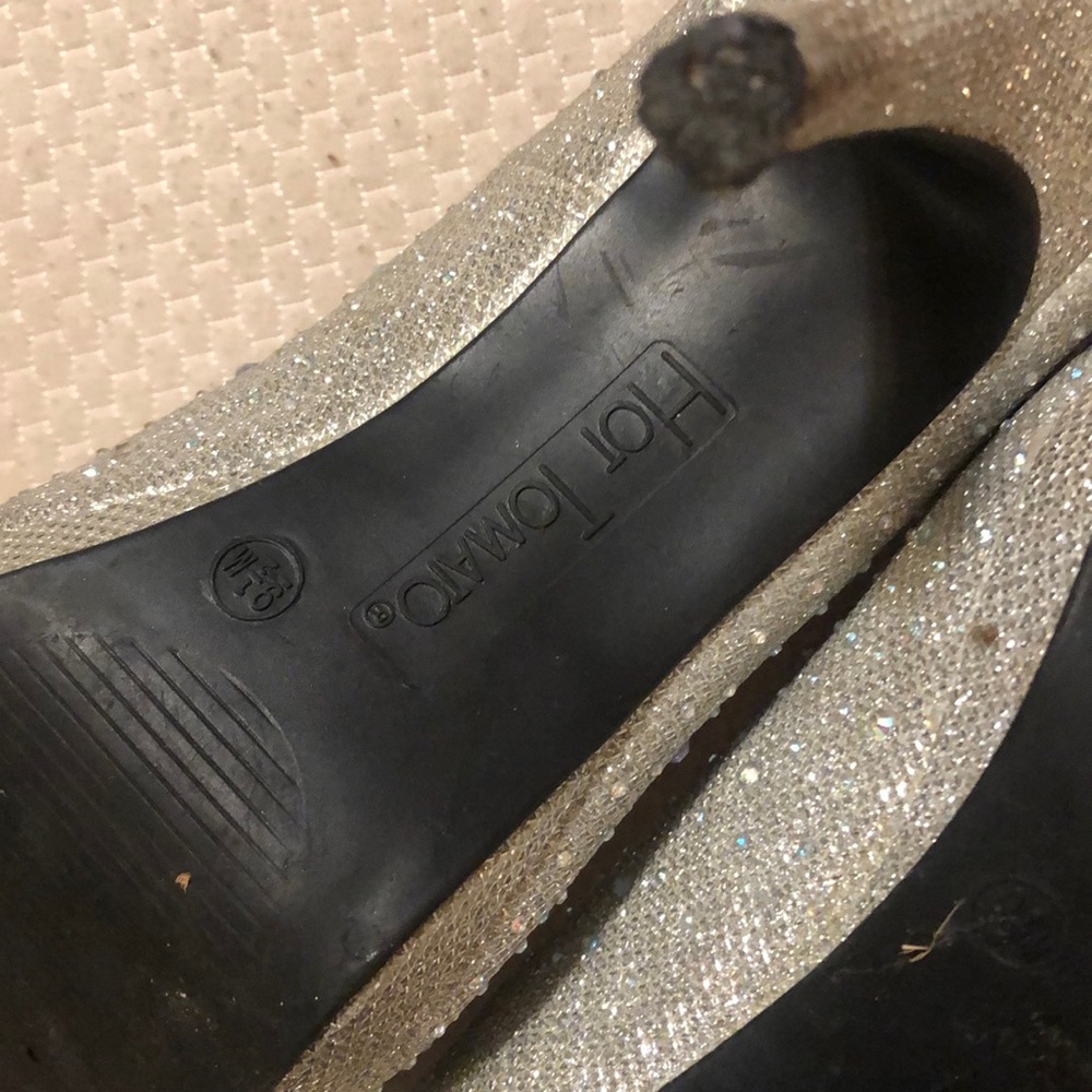 Heels - Picture 3 of 3